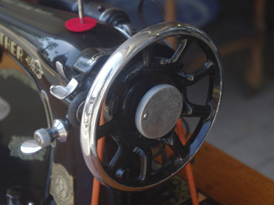 BROTHER ブラザー製 ライト付 家庭用足踏みミシン