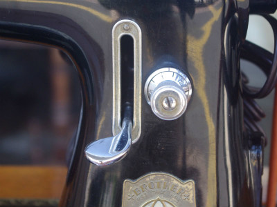 BROTHER ブラザー製 ライト付 家庭用足踏みミシン