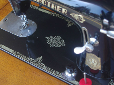 BROTHER ブラザー製 ライト付 家庭用足踏みミシン