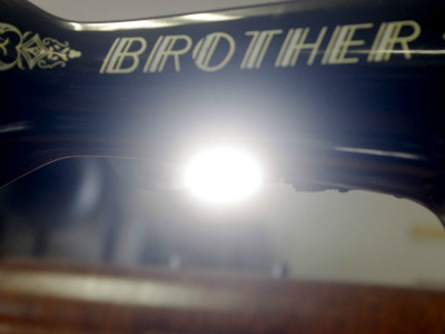 BROTHER ブラザー製 ライト付 家庭用足踏みミシン