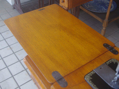 BROTHER ブラザー製 ライト付 家庭用足踏みミシン