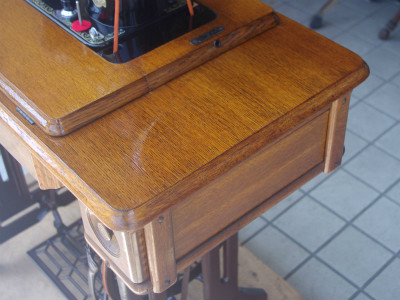 BROTHER ブラザー製 ライト付 家庭用足踏みミシン