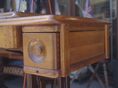 BROTHER ブラザー製 ライト付 家庭用足踏みミシン