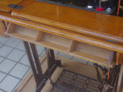 BROTHER ブラザー製 ライト付 家庭用足踏みミシン