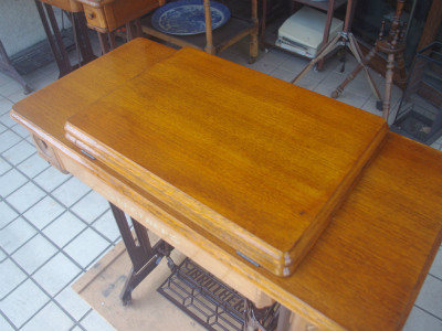 BROTHER ブラザー製 ライト付 家庭用足踏みミシン