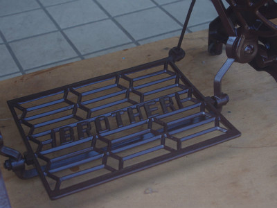 BROTHER ブラザー製 ライト付 家庭用足踏みミシン