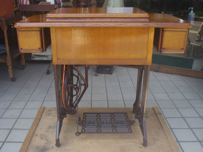 BROTHER ブラザー製 ライト付 家庭用足踏みミシン