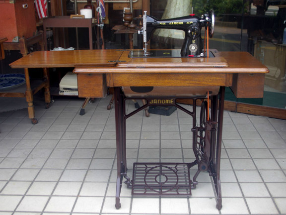 Janome ジャノメ製 家庭用足踏みミシン Janome ジャノメ製 家庭用足踏みミシン