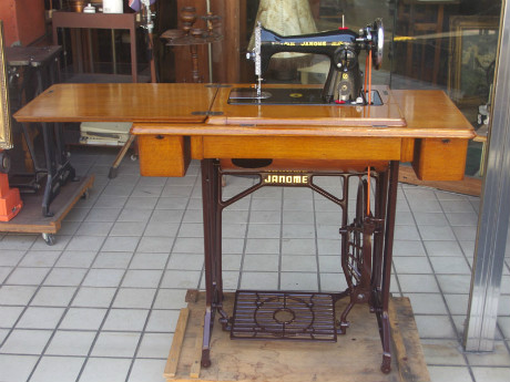 Janome ジャノメ製 家庭用足踏みミシン