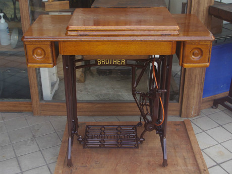 BROTHER ブラザー製 家庭用足踏みミシン