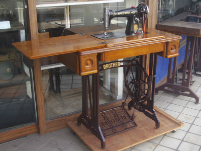 BROTHER ブラザー製 家庭用足踏みミシン