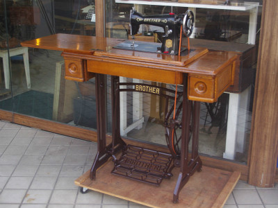 BROTHER ブラザー製 家庭用足踏みミシン