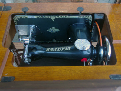 BROTHER ブラザー製 家庭用足踏みミシン