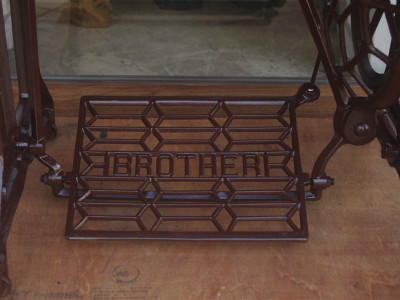 BROTHER ブラザー製 家庭用足踏みミシン