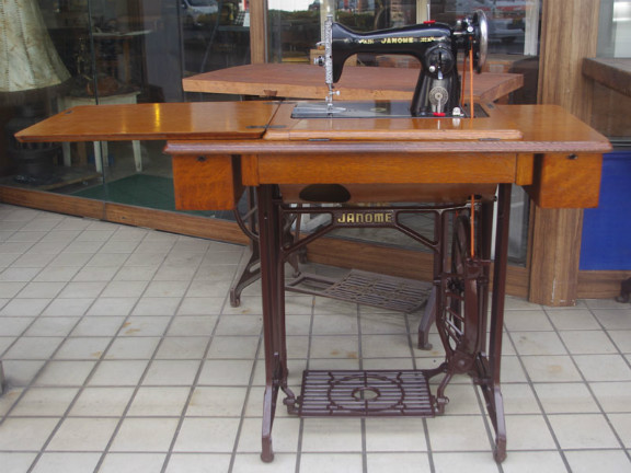 Janome ジャノメ製 家庭用足踏みミシン Janome ジャノメ製 家庭用足踏みミシン