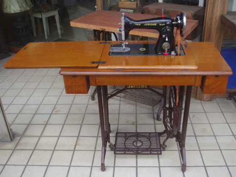 Janome ジャノメ製 家庭用足踏みミシン