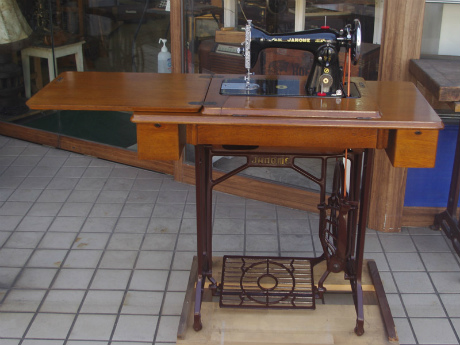 Janome ジャノメ製 家庭用足踏みミシン