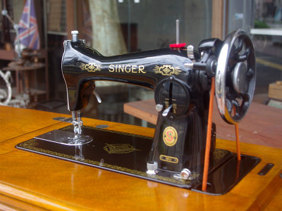 SINGER 15U フルレストア｜飴色キャビネット・静音仕上げ 足踏みミシン