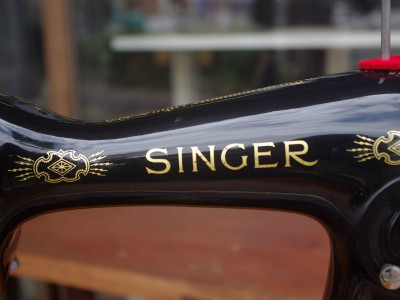 SINGER 15U フルレストア｜飴色キャビネット・静音仕上げ 足踏みミシン