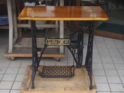 SINGER シンガー足踏みミシンの鉄脚テーブル