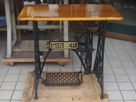 SINGER シンガー足踏みミシンの鉄脚テーブル