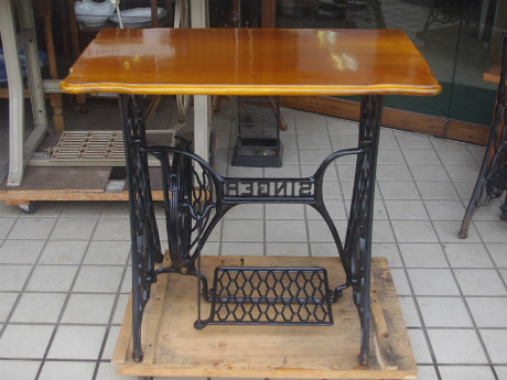 SINGER シンガー足踏みミシンの鉄脚テーブル