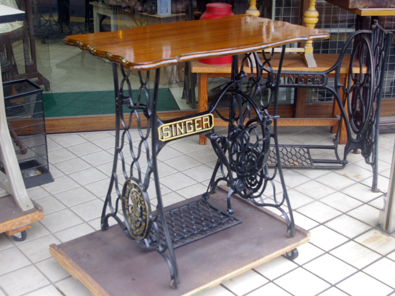 SINGER アンティークテーブル アイアン脚 骨董品 SINGER網脚/四方枠額縁天板/アンティークミシンテーブル | iichi