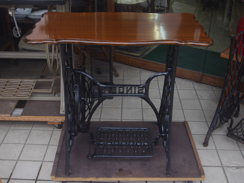 No.959 芸術的！SINGER シンガー足踏みミシンの鉄脚テーブル