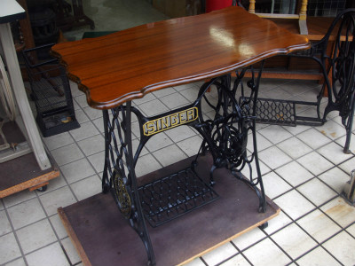 SINGER シンガー足踏みミシンの鉄脚テーブル