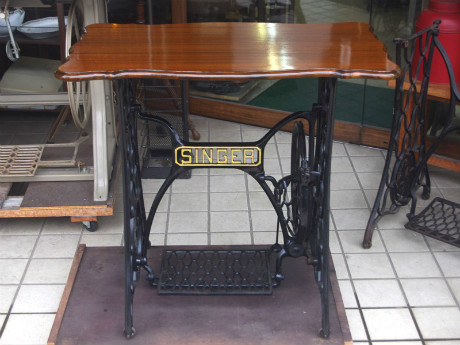 SINGER シンガー足踏みミシンの鉄脚テーブル