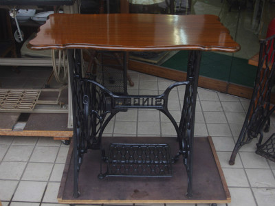 SINGER シンガー足踏みミシンの鉄脚テーブル