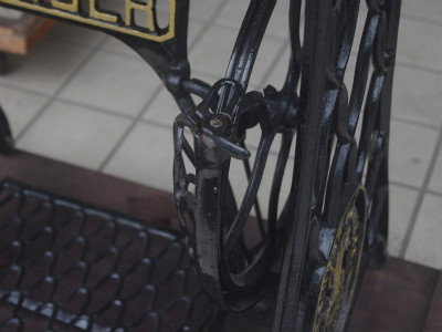 SINGER シンガー足踏みミシンの鉄脚テーブル