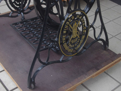 SINGER シンガー足踏みミシンの鉄脚テーブル