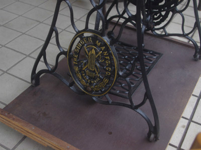 SINGER シンガー足踏みミシンの鉄脚テーブル