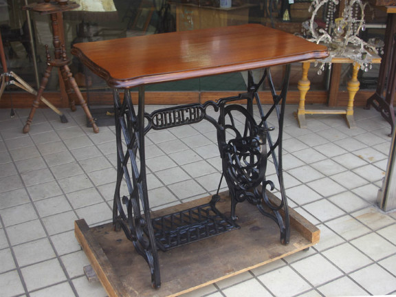 SINGER シンガー足踏みミシンの鉄脚テーブル