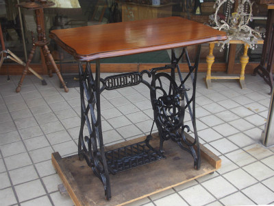 SINGER シンガー足踏みミシンの鉄脚テーブル