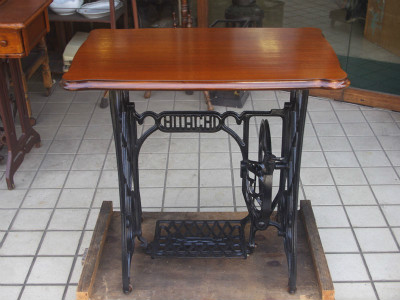 SINGER シンガー足踏みミシンの鉄脚テーブル