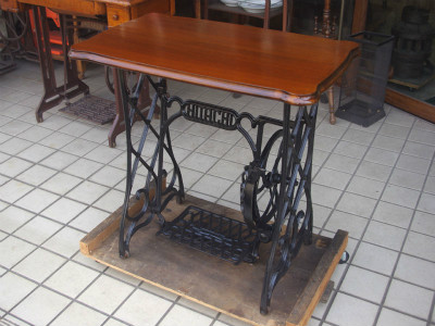 SINGER シンガー足踏みミシンの鉄脚テーブル