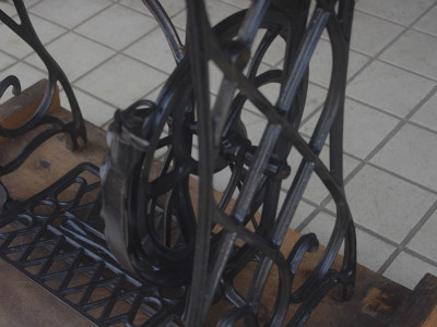 SINGER シンガー足踏みミシンの鉄脚テーブル