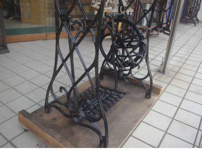 SINGER シンガー足踏みミシンの鉄脚テーブル